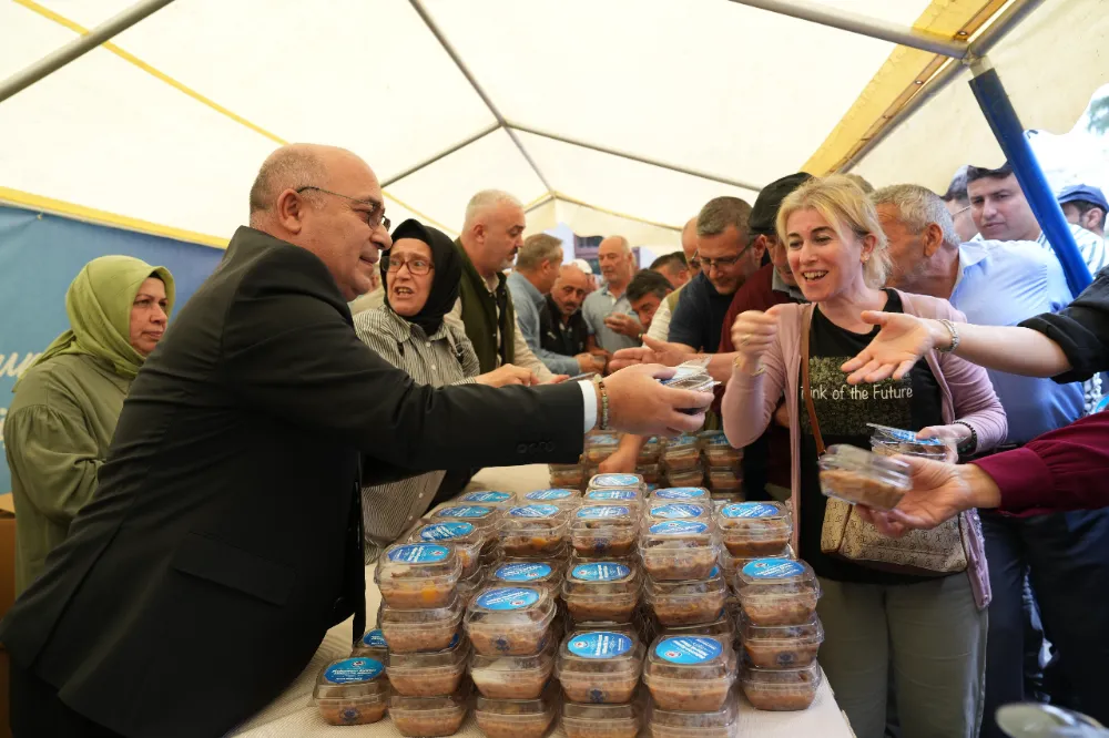 BÜYÜKŞEHİR’DEN VATANDAŞLARA AŞURE İKRAMI
