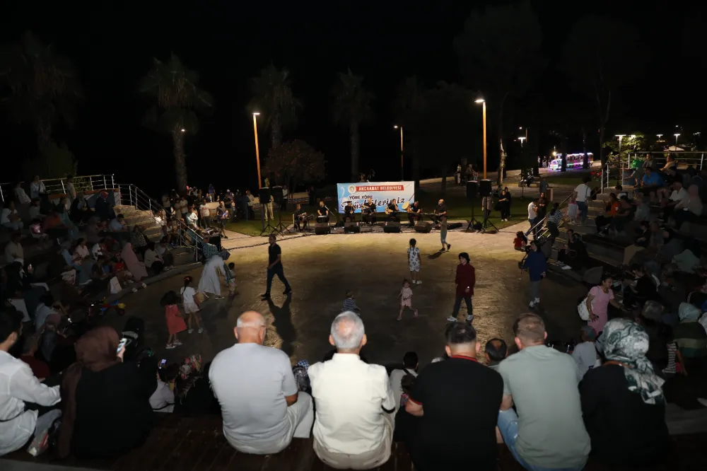 SAHİL PARKI TÜRKÜLERLE ŞENLENİYOR