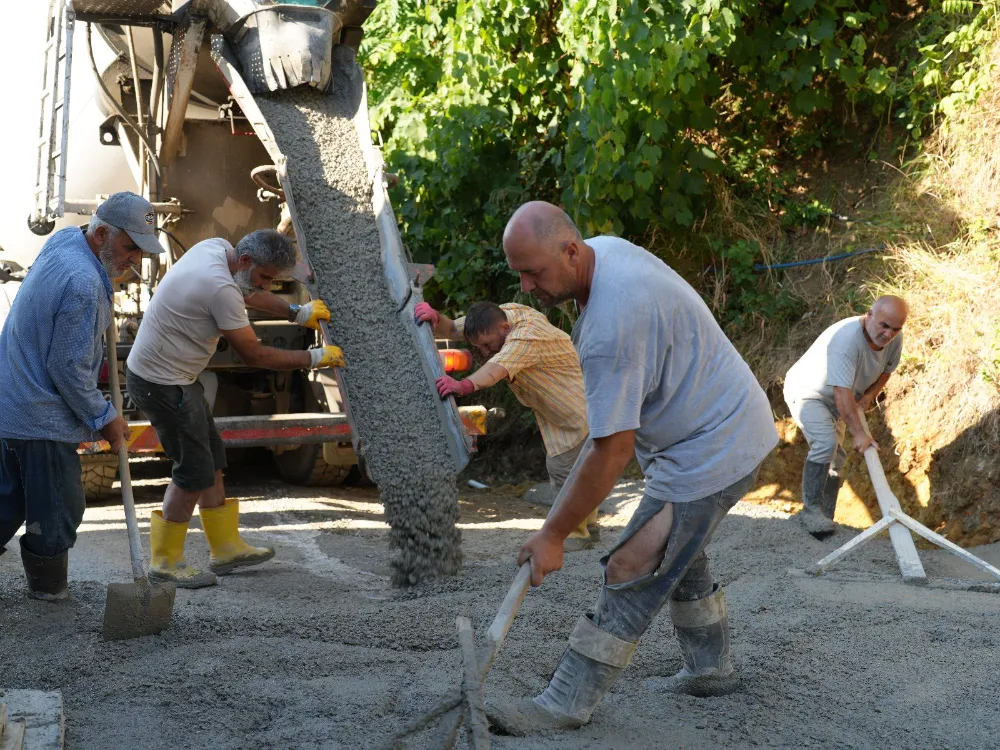 BELEDİYEDEN BETON YOL
