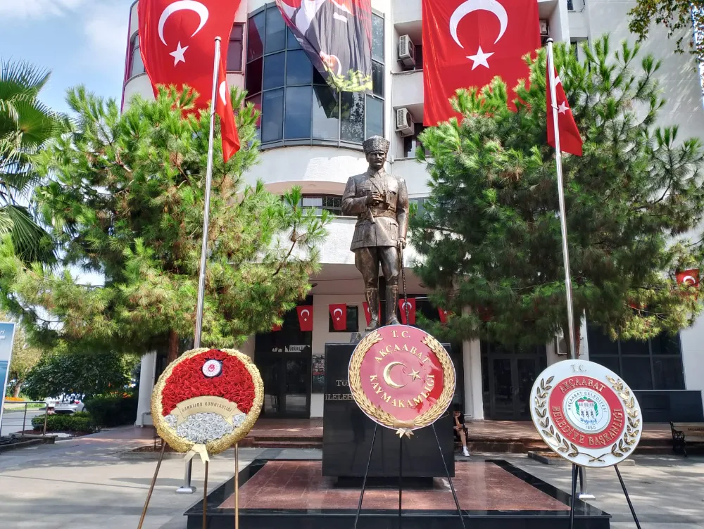 CHP AKÇAABAT, 30 AĞUSTOS’TA ÇELENK SUNMADI