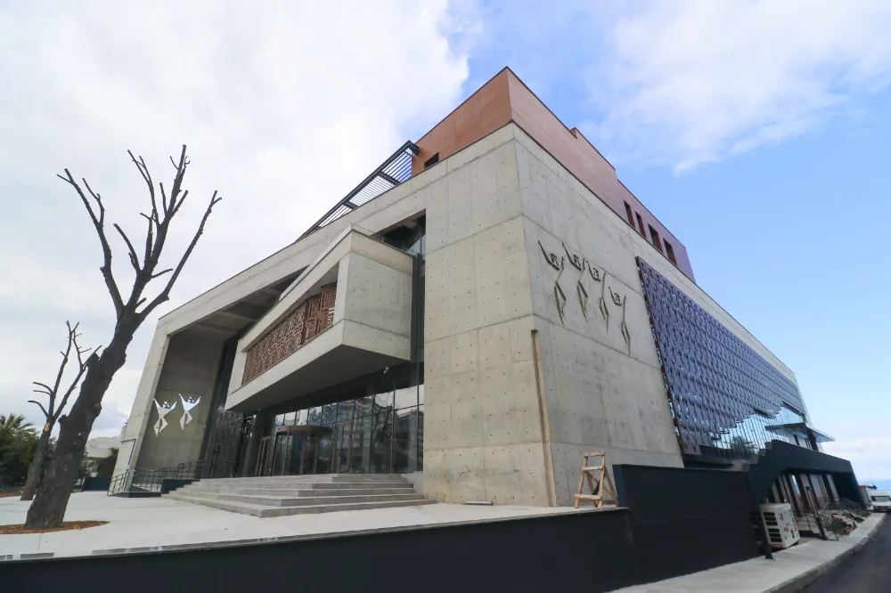 KÜLTÜR MERKEZİNE MODERN KÜTÜPHANE 