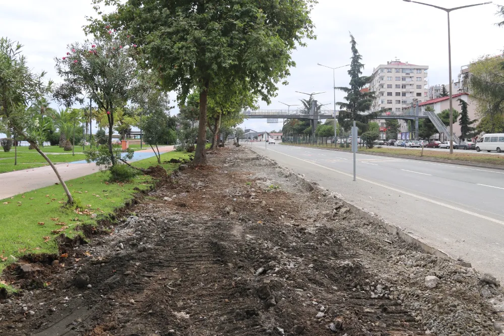 AKÇAABAT’TA KALDIRIMLAR YENİLENİYOR