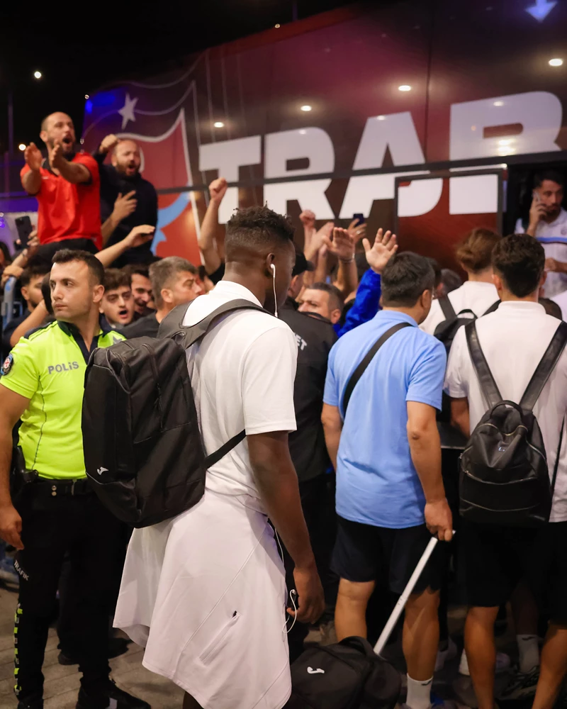 Trabzonspor Kulübü, takımı karşılayan taraftarlar için teşekkür mesajı paylaştı