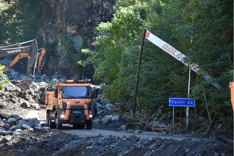 Bakanlar Uraloğlu ve Bak, Artvin