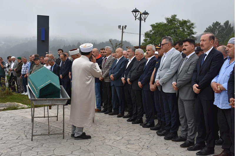 BAKAN URALOĞLU, AKRABASININ CENAZE TÖRENİNE KATILDI