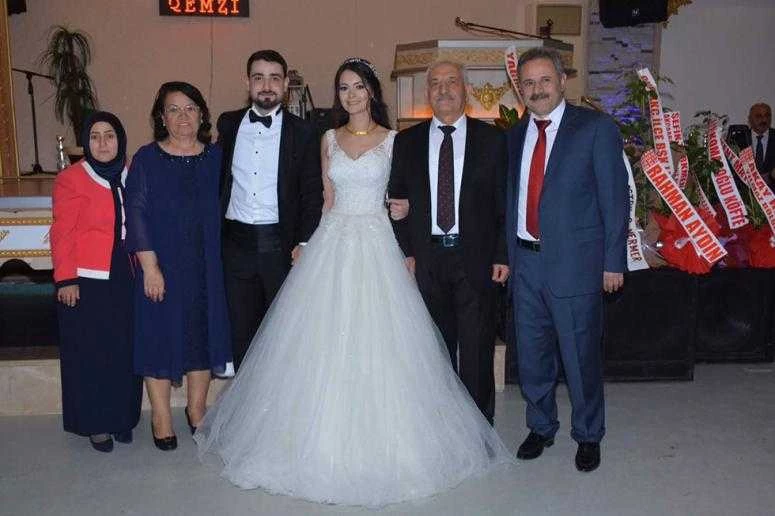 Yunus Emre ile  Ayça evlendi