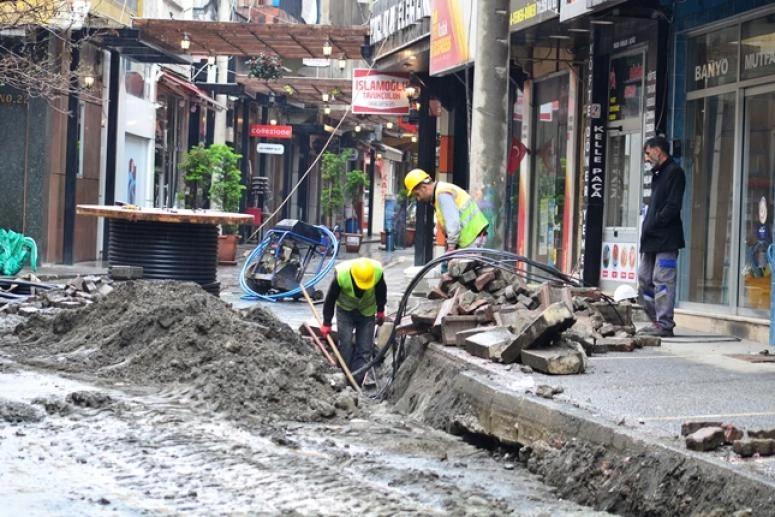 Elektrik hatları  yer altına alınıyor