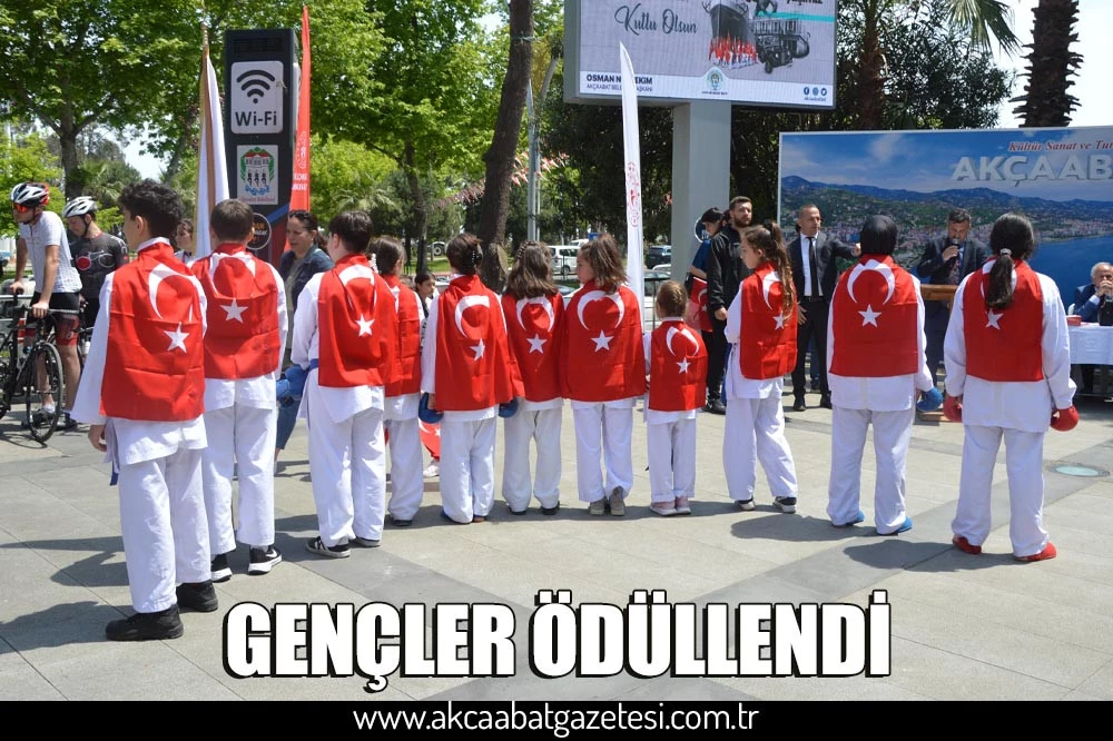 GENÇLER ÖDÜLLENDİ