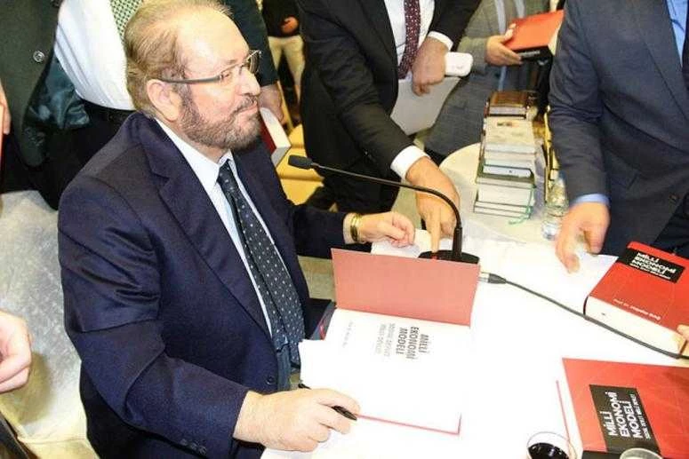 Haydar Baş’ın imza töreninde izdiham yaşandı...