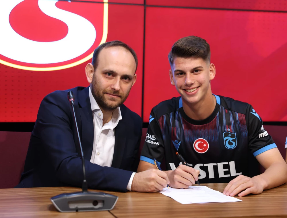 Oğuzhan Artık Profesyonel