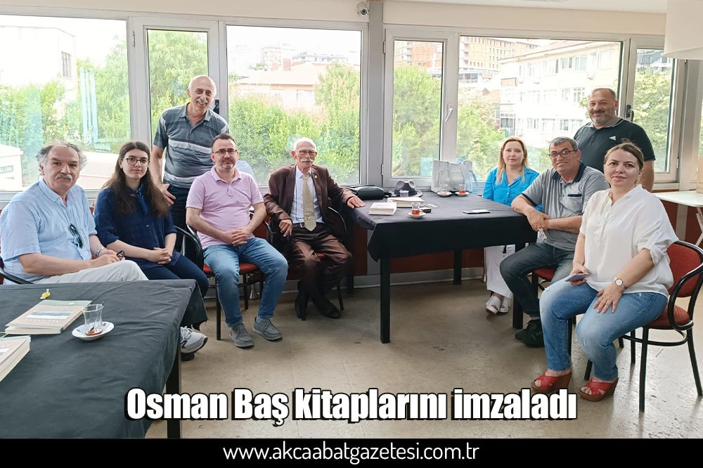 Osman Baş kitaplarını imzaladı